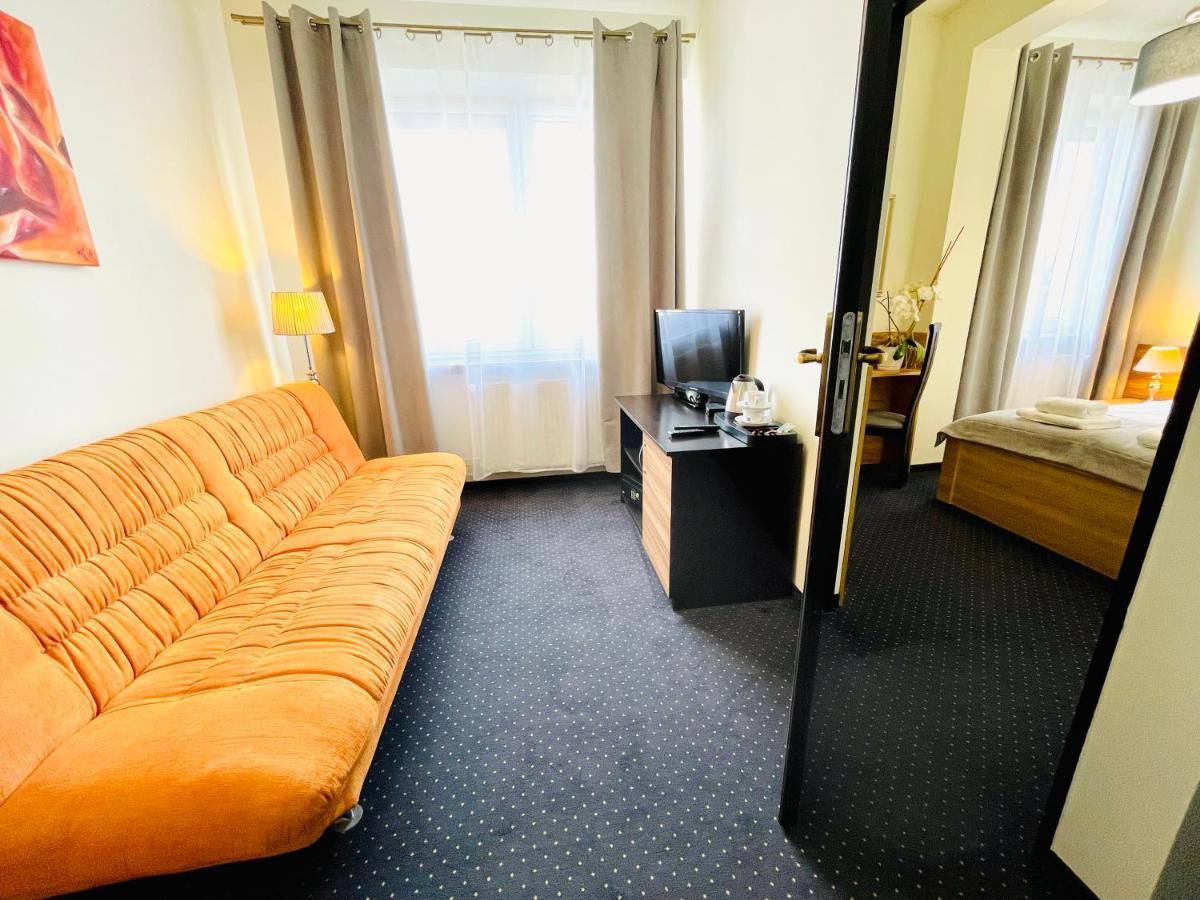 Hotel Seven 7 Kaliszki Dış mekan fotoğraf