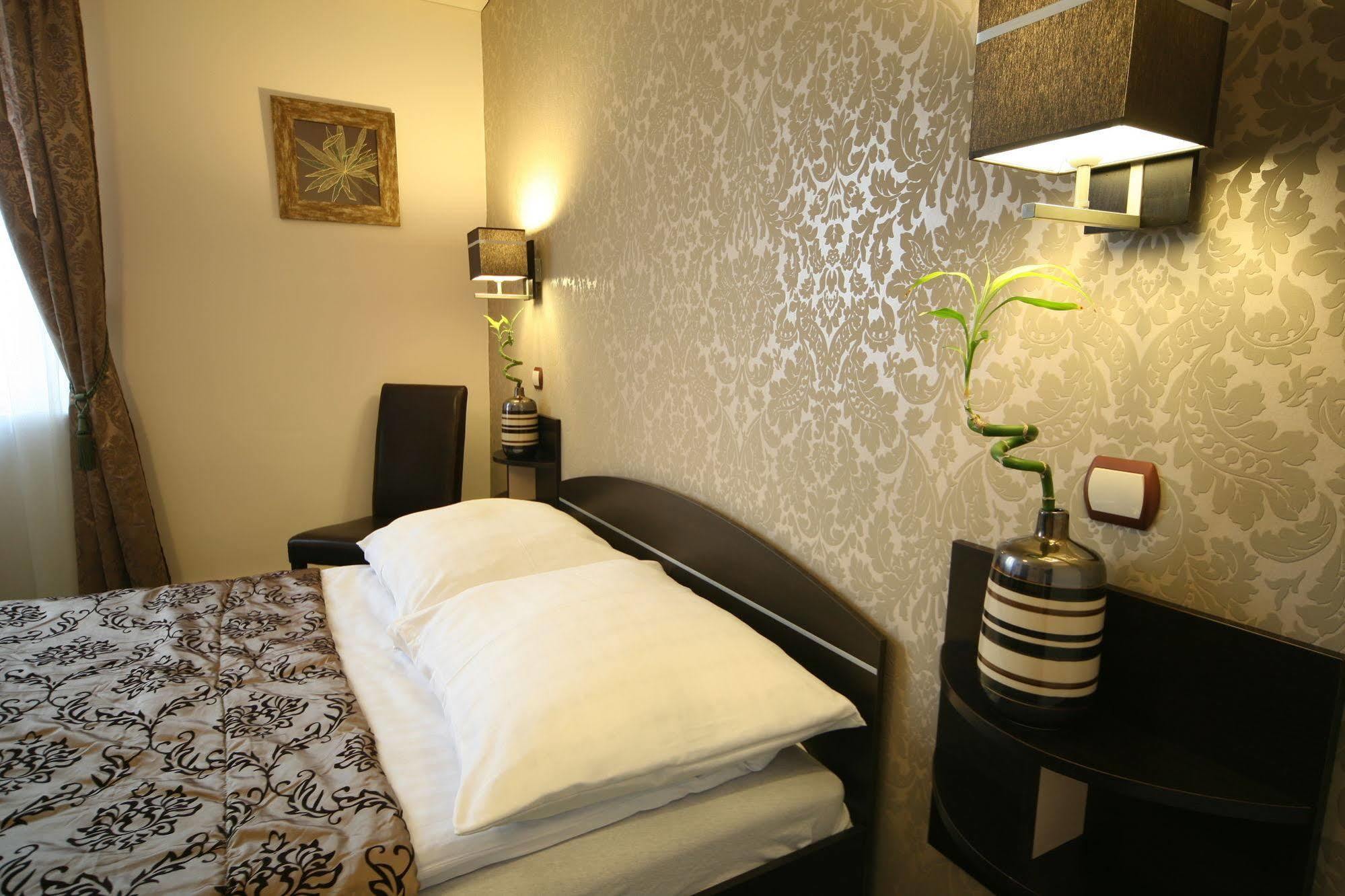 Hotel Seven 7 Kaliszki Dış mekan fotoğraf
