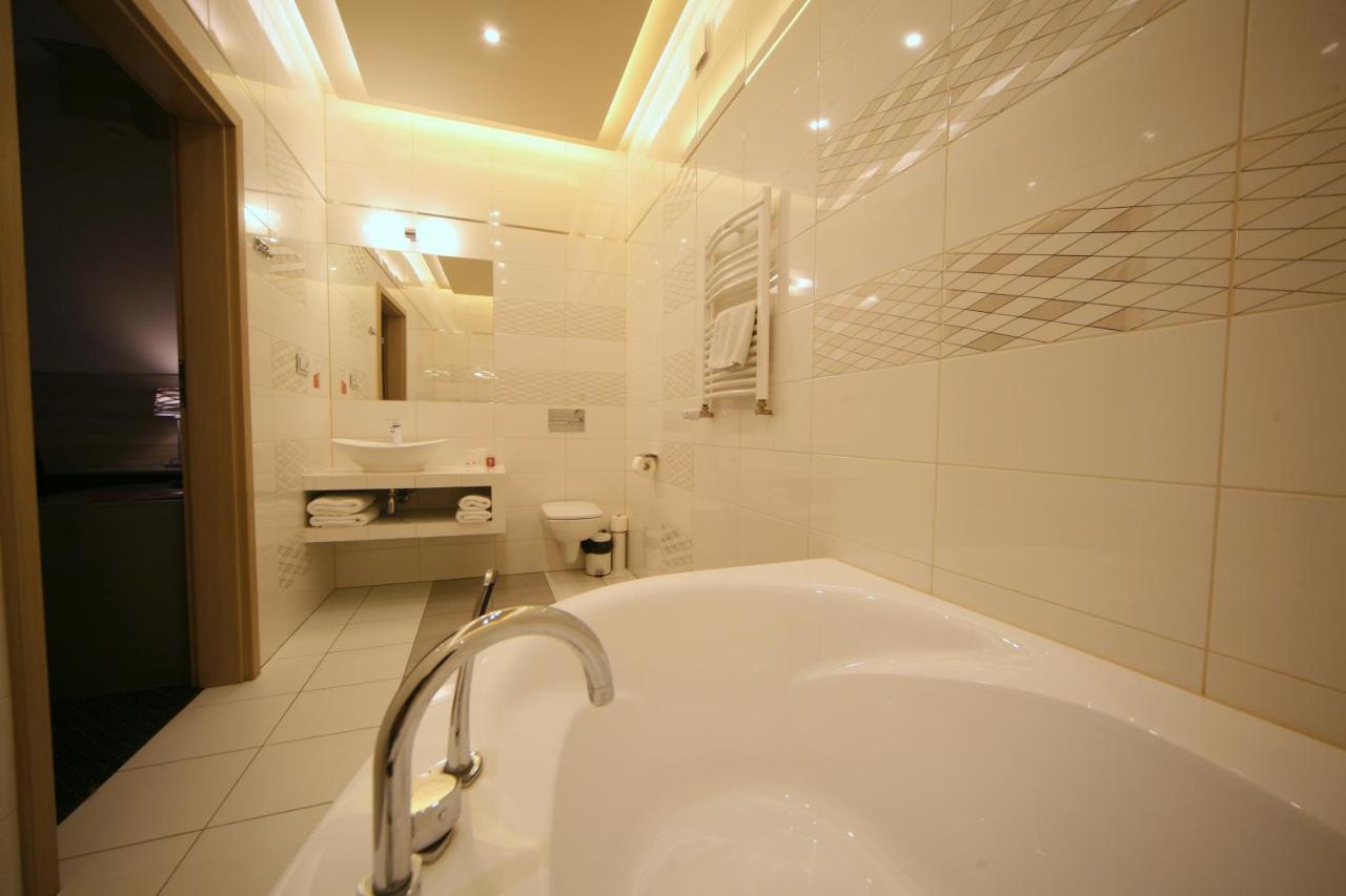 Hotel Seven 7 Kaliszki Dış mekan fotoğraf